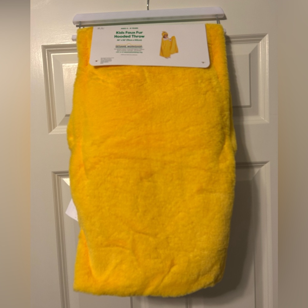 NWT Kids Sesame Street Big Bird Faux Fur Hooded Throw - Picture 2 of 4